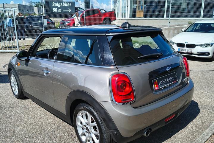 Grå Mini Cooper fra 2018