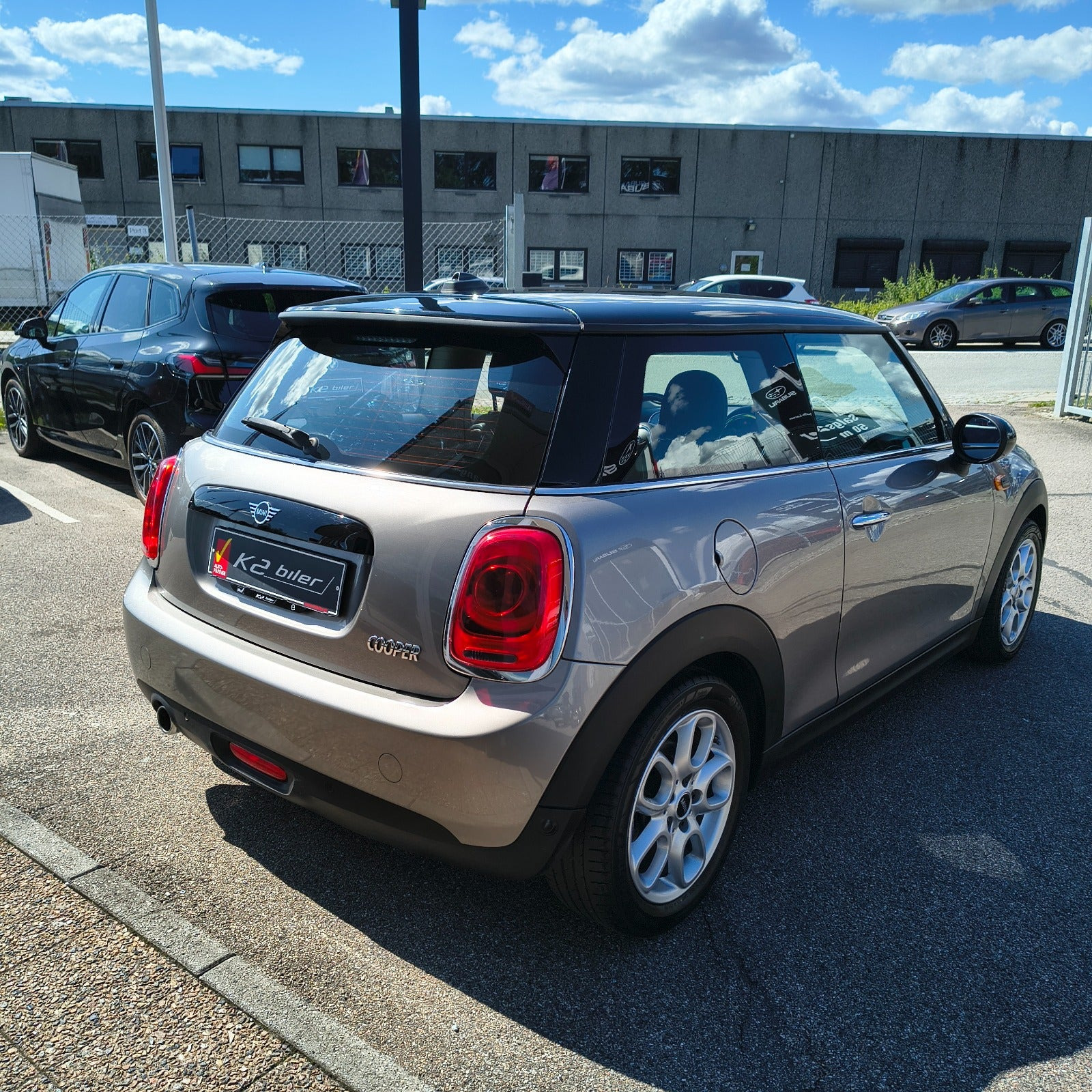 Grå Mini Cooper fra 2018