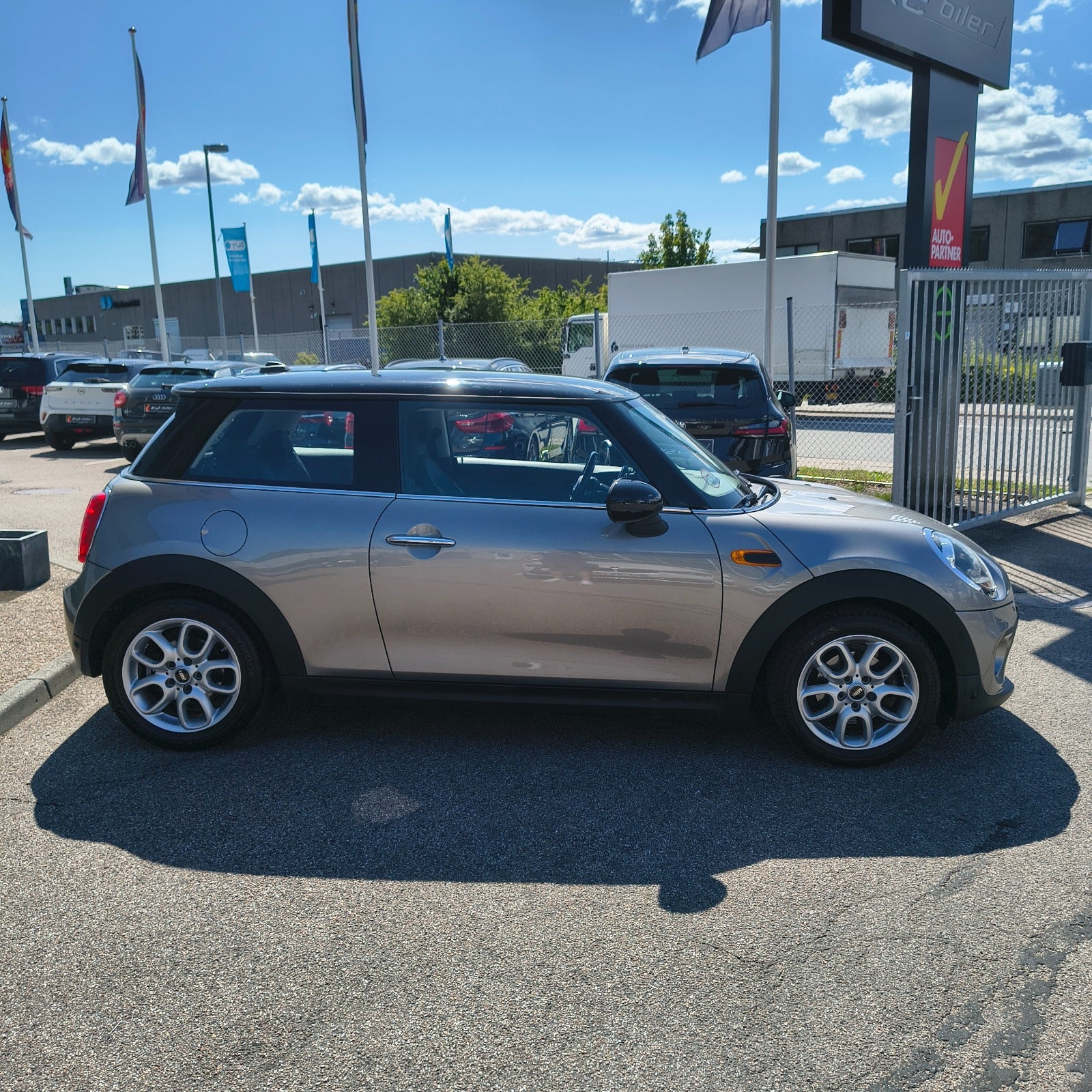 Grå Mini Cooper fra 2018