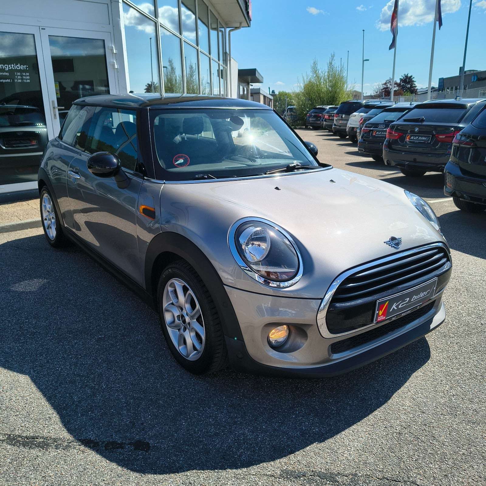 Grå Mini Cooper fra 2018
