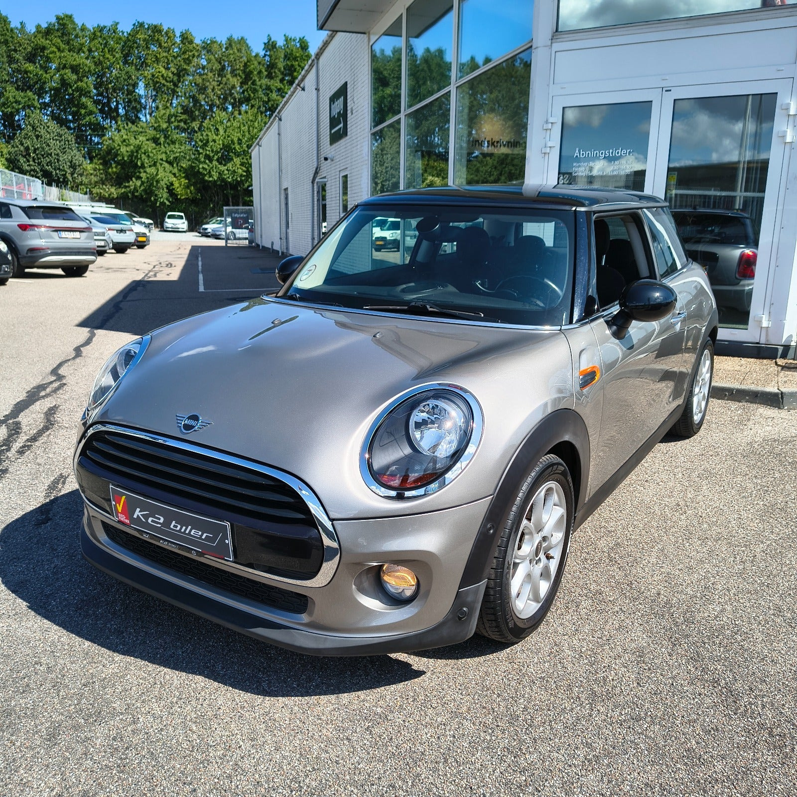Grå Mini Cooper fra 2018