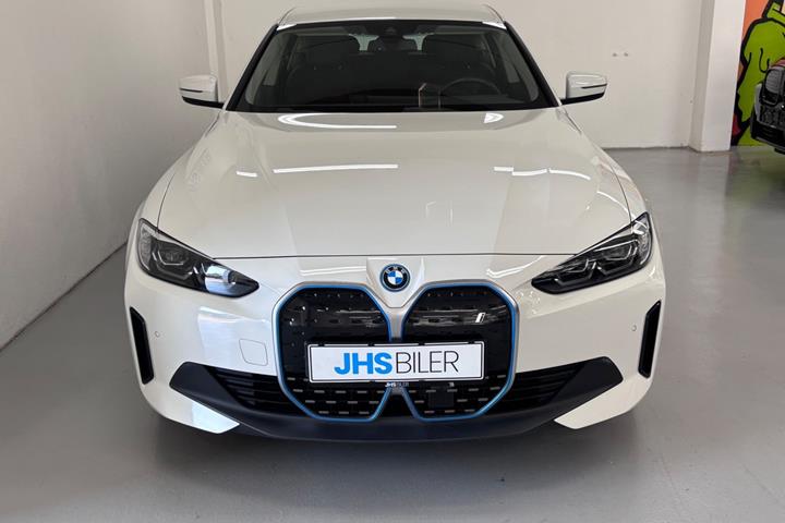 Hvid BMW i4 fra 2023