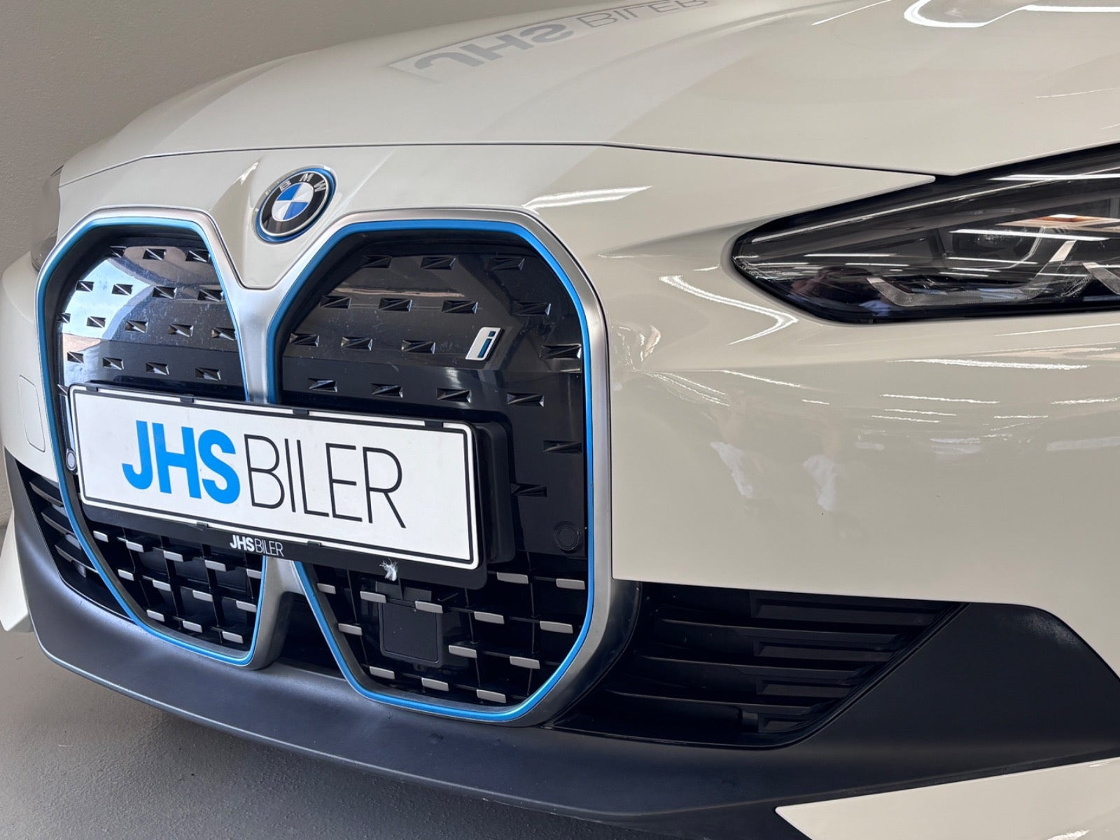 Hvid BMW i4 fra 2023