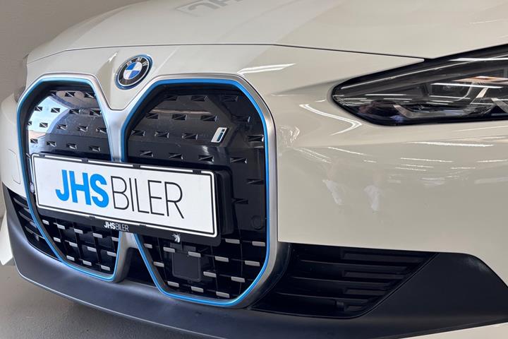 Hvid BMW i4 fra 2023