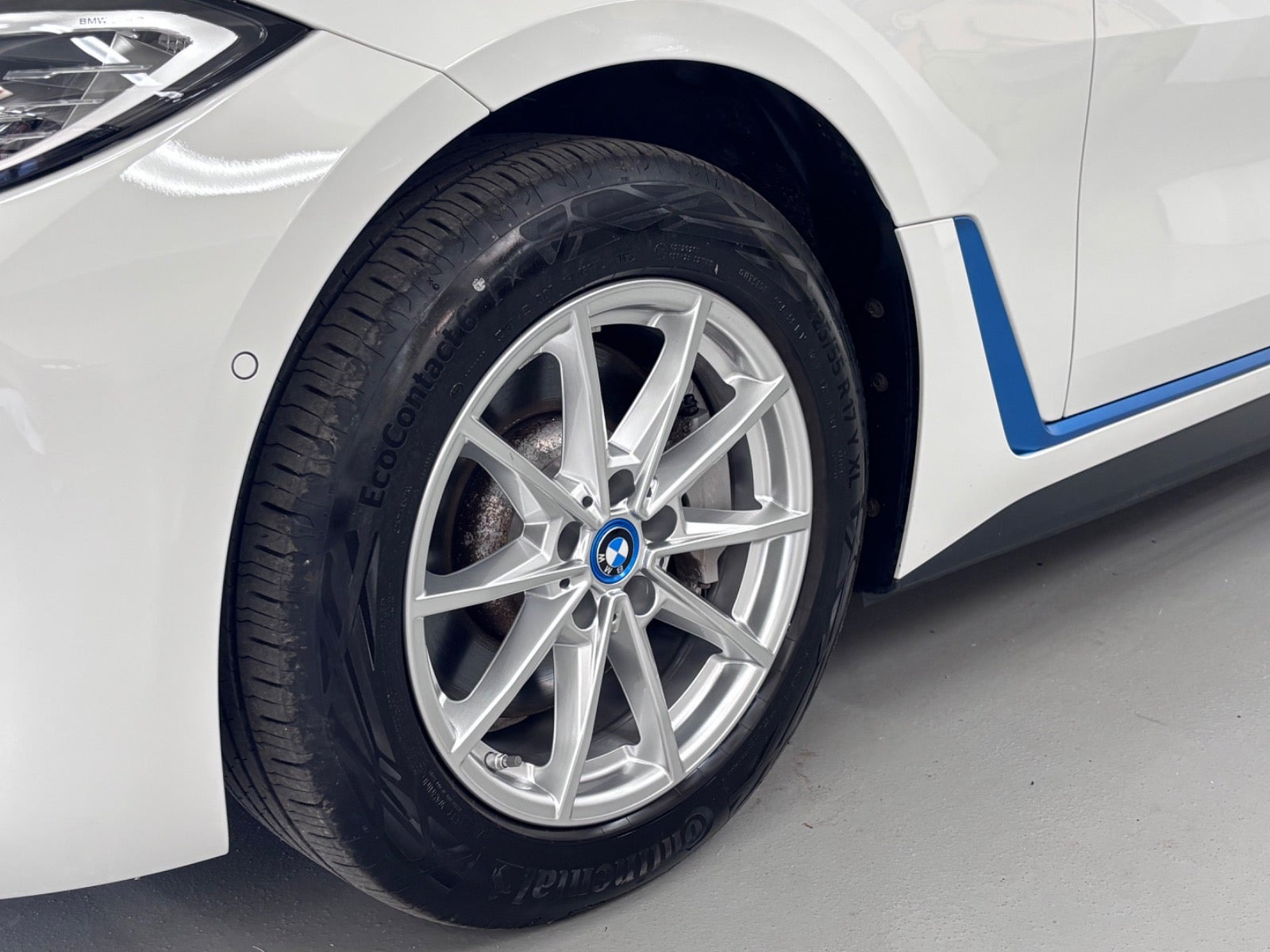 Hvid BMW i4 fra 2023