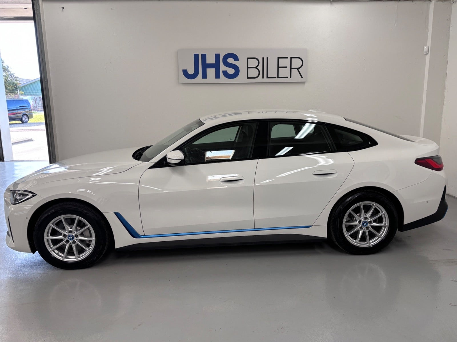 Hvid BMW i4 fra 2023