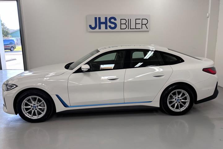 Hvid BMW i4 fra 2023