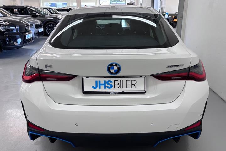 Hvid BMW i4 fra 2023