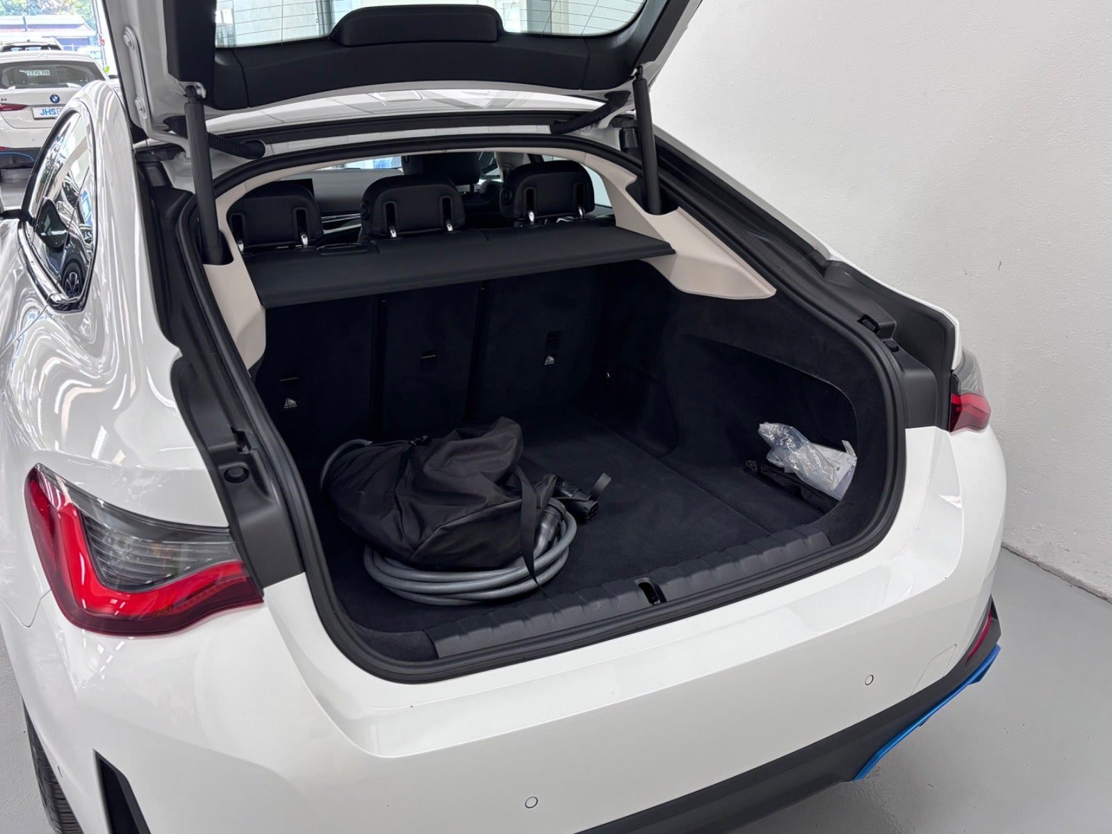 Hvid BMW i4 fra 2023