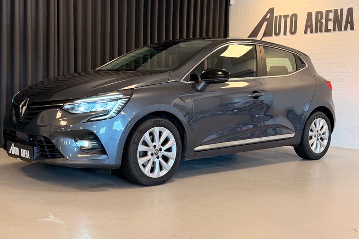 Grå Renault Clio V fra 2019