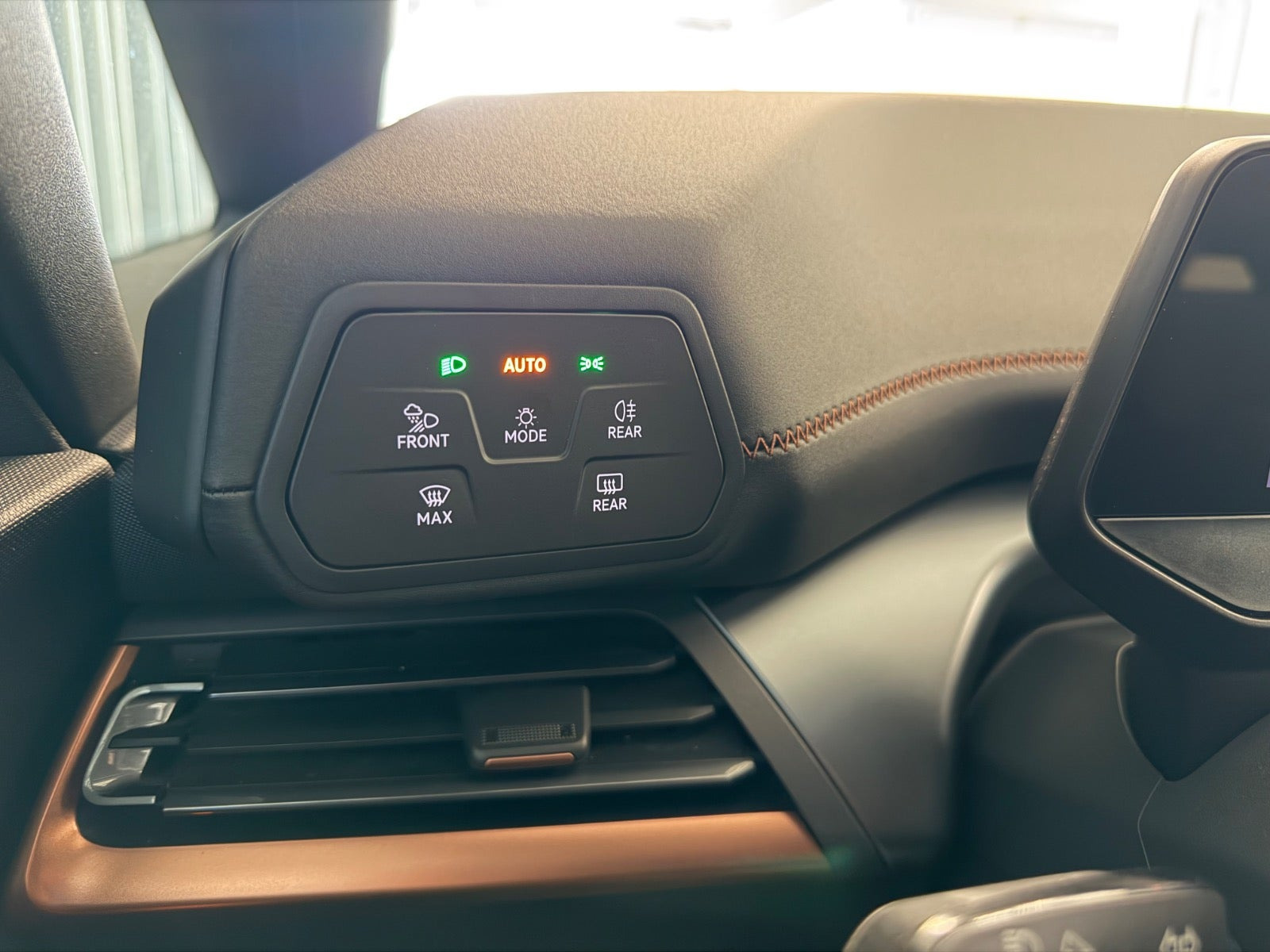 Grå Cupra Born fra 2023