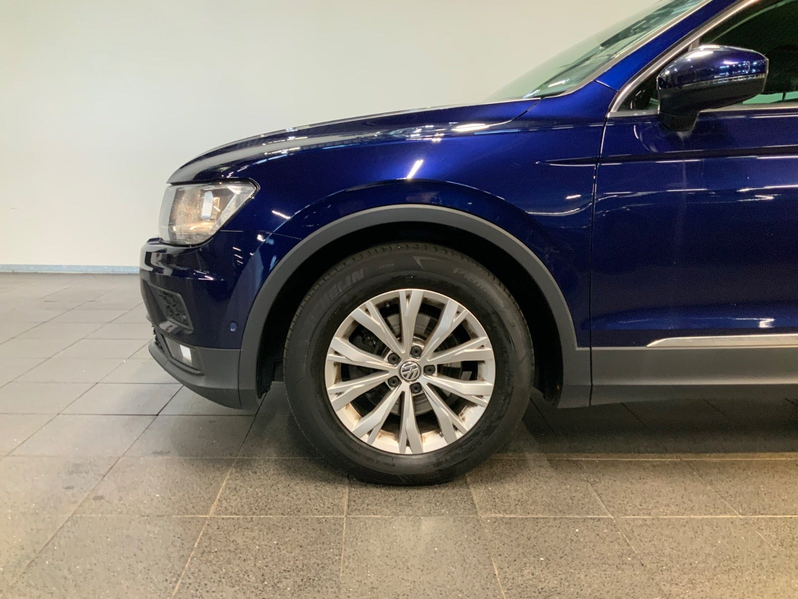 Blå VW Tiguan fra 2019