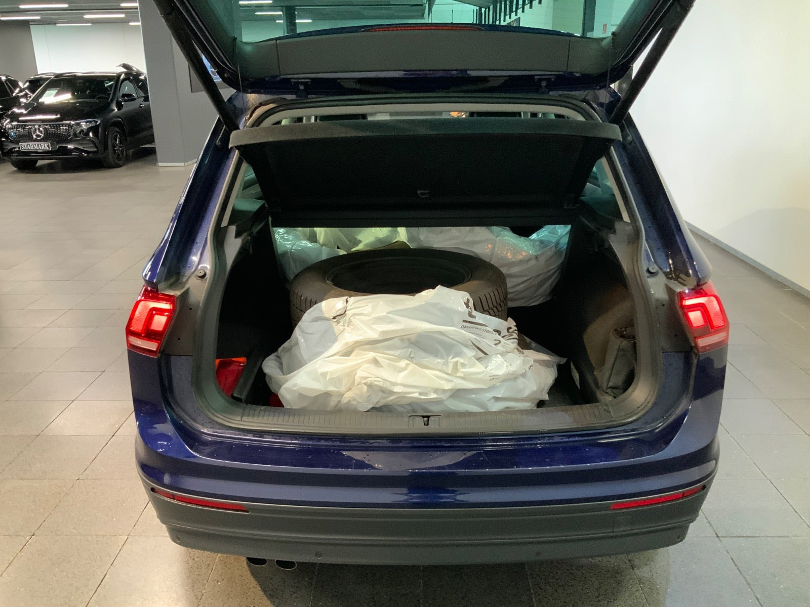 Blå VW Tiguan fra 2019