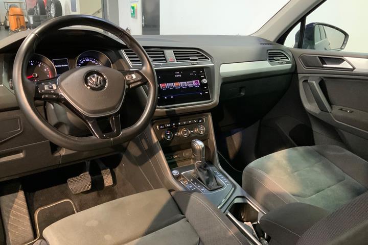 Blå VW Tiguan fra 2019
