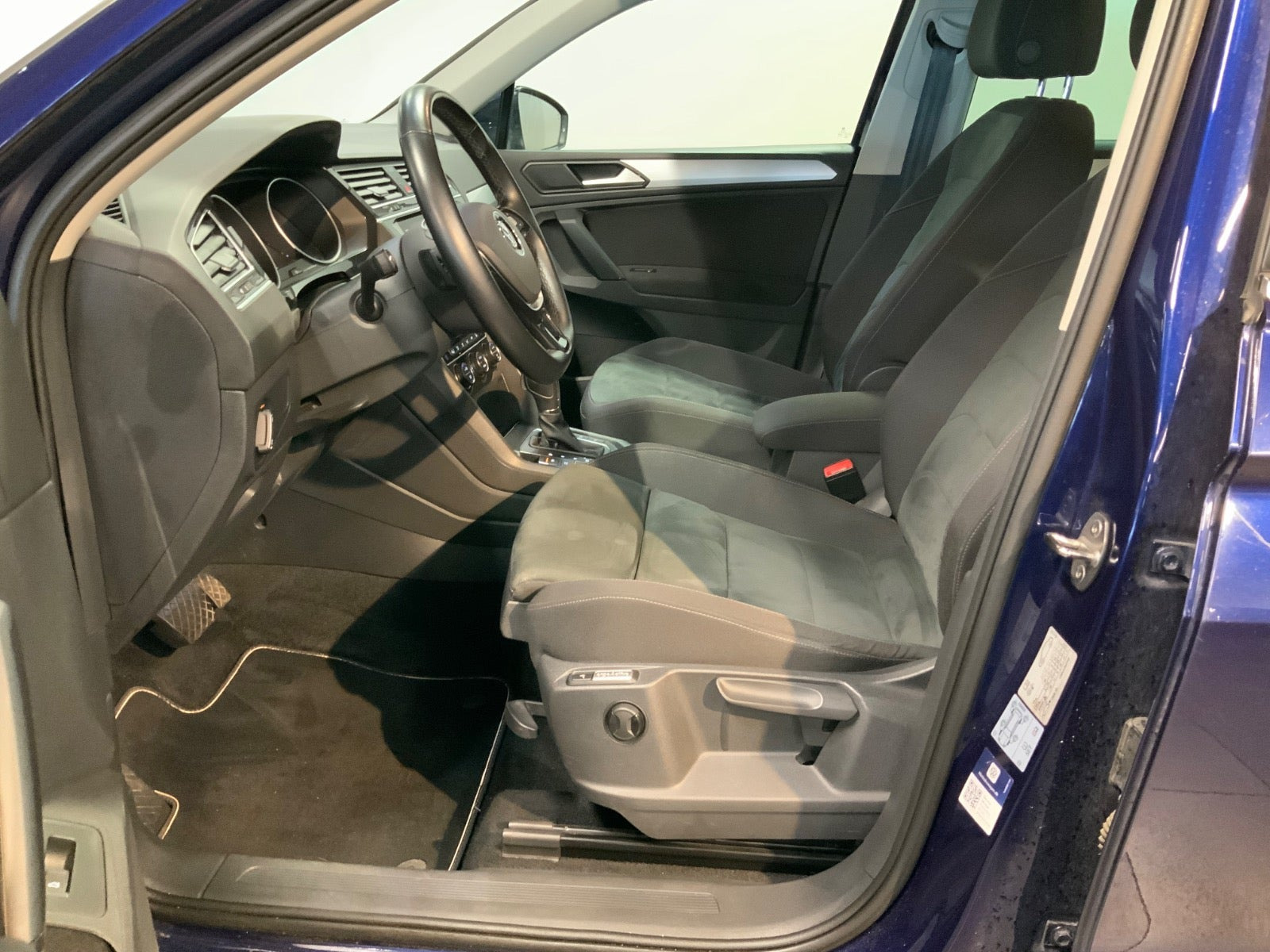 Blå VW Tiguan fra 2019