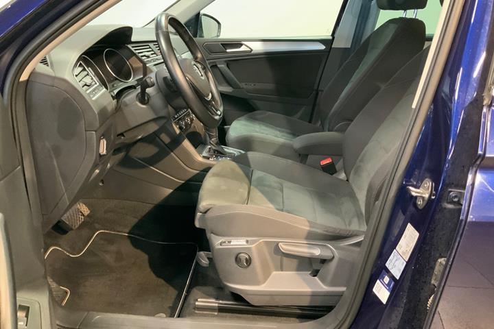 Blå VW Tiguan fra 2019