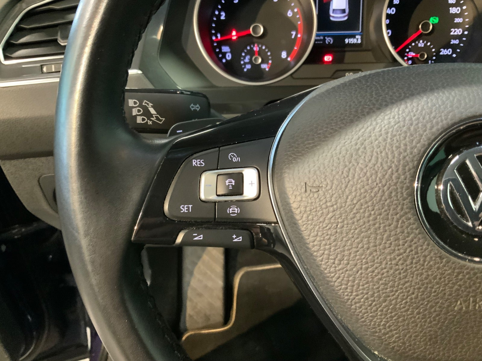 Blå VW Tiguan fra 2019