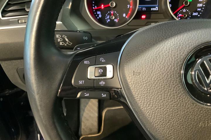 Blå VW Tiguan fra 2019