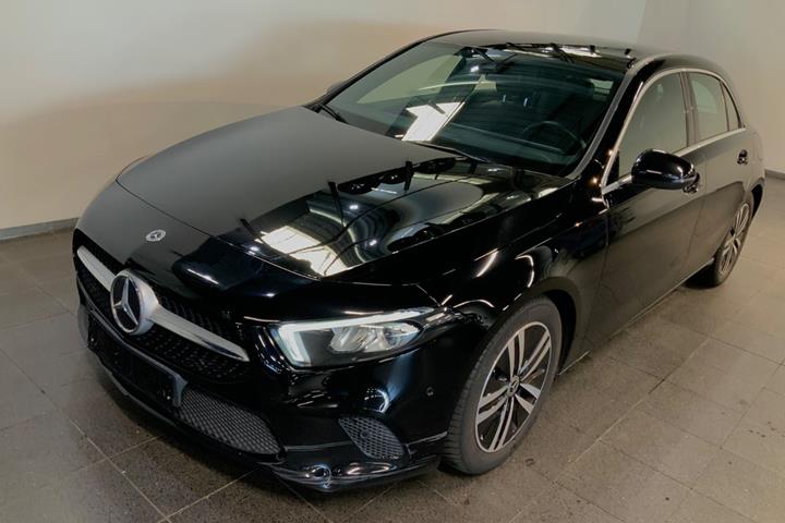Sort Mercedes A200 d fra 2021 set udefra