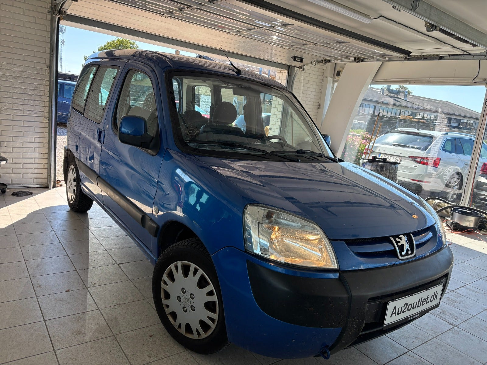 Blå Peugeot Partner fra 2004