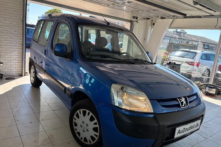 Blå Peugeot Partner fra 2004