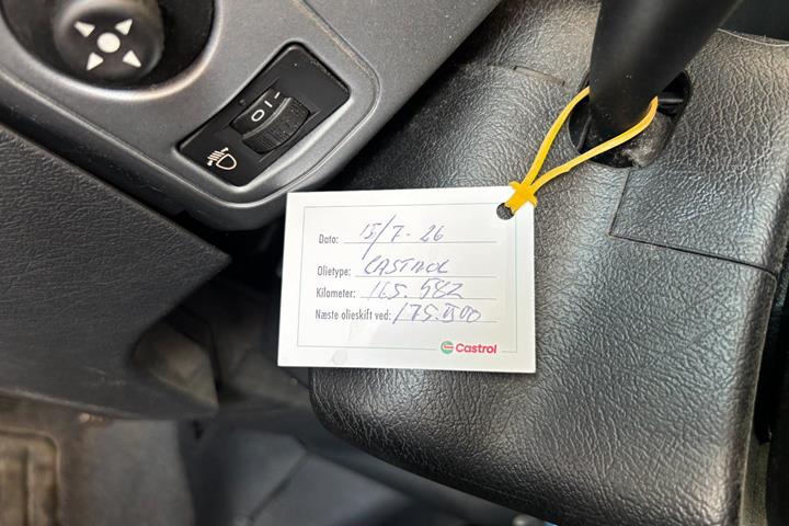 Blå Peugeot Partner fra 2004