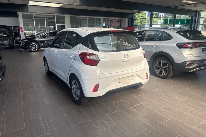 Hvid Hyundai i10 fra 2024