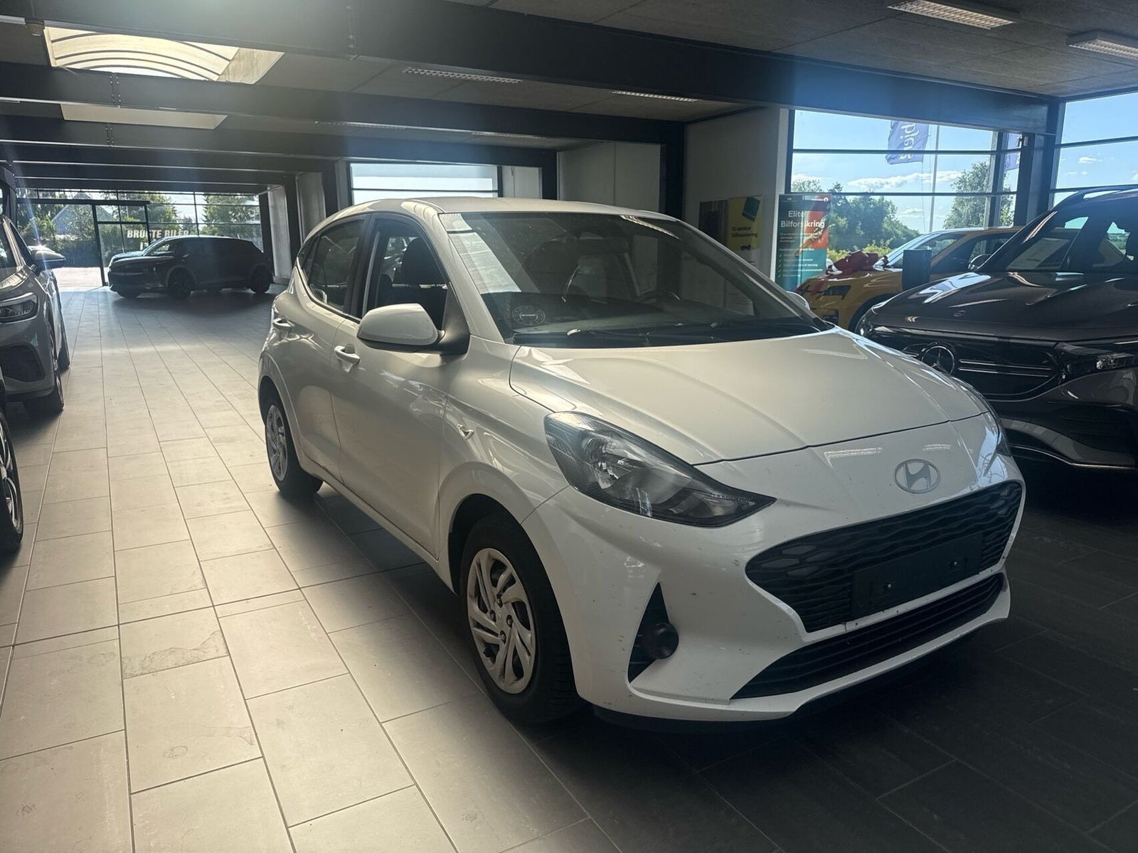 Hvid Hyundai i10 fra 2024