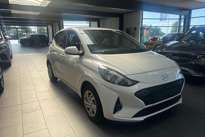 Hvid Hyundai i10 fra 2024