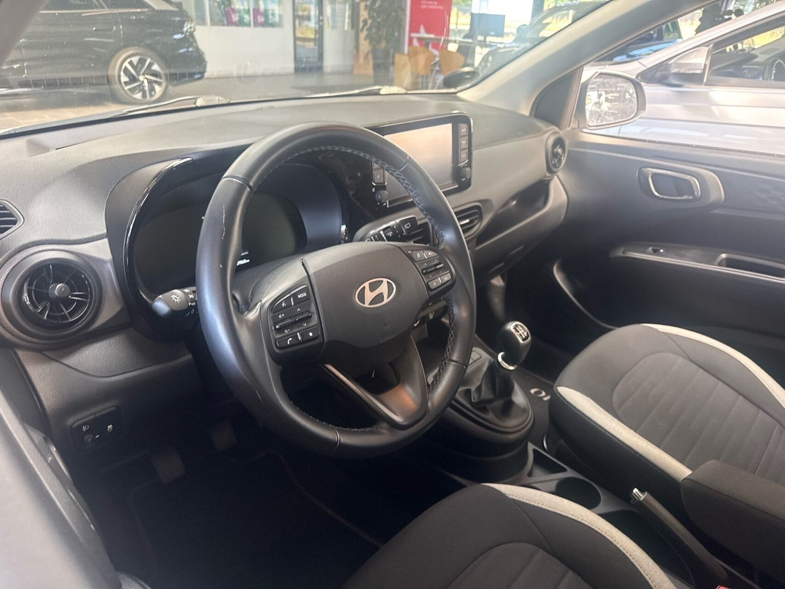 Hvid Hyundai i10 fra 2024