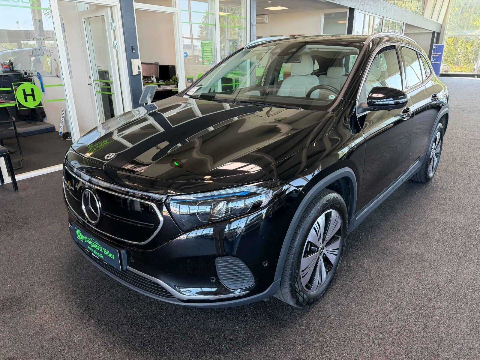 Sort Mercedes EQA250+ fra 2023