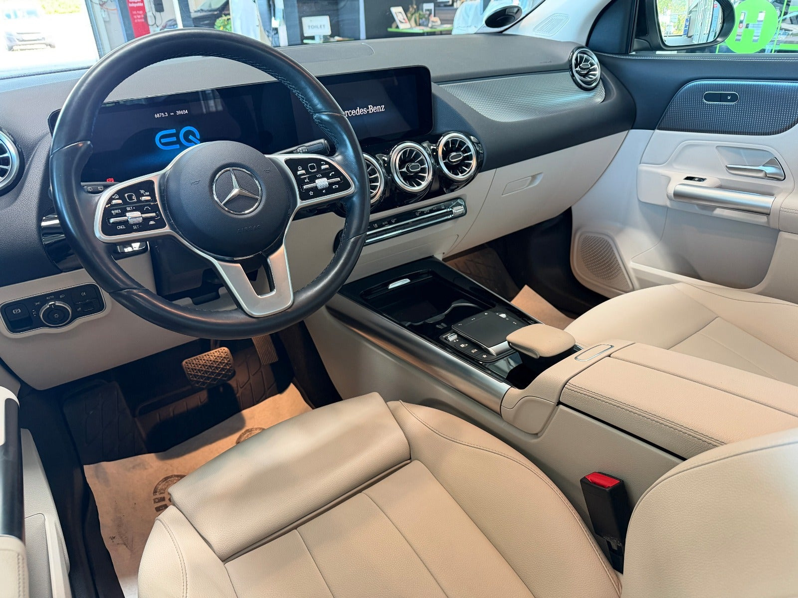 Sort Mercedes EQA250+ fra 2023