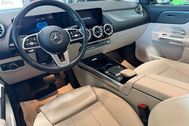 Sort Mercedes EQA250+ fra 2023