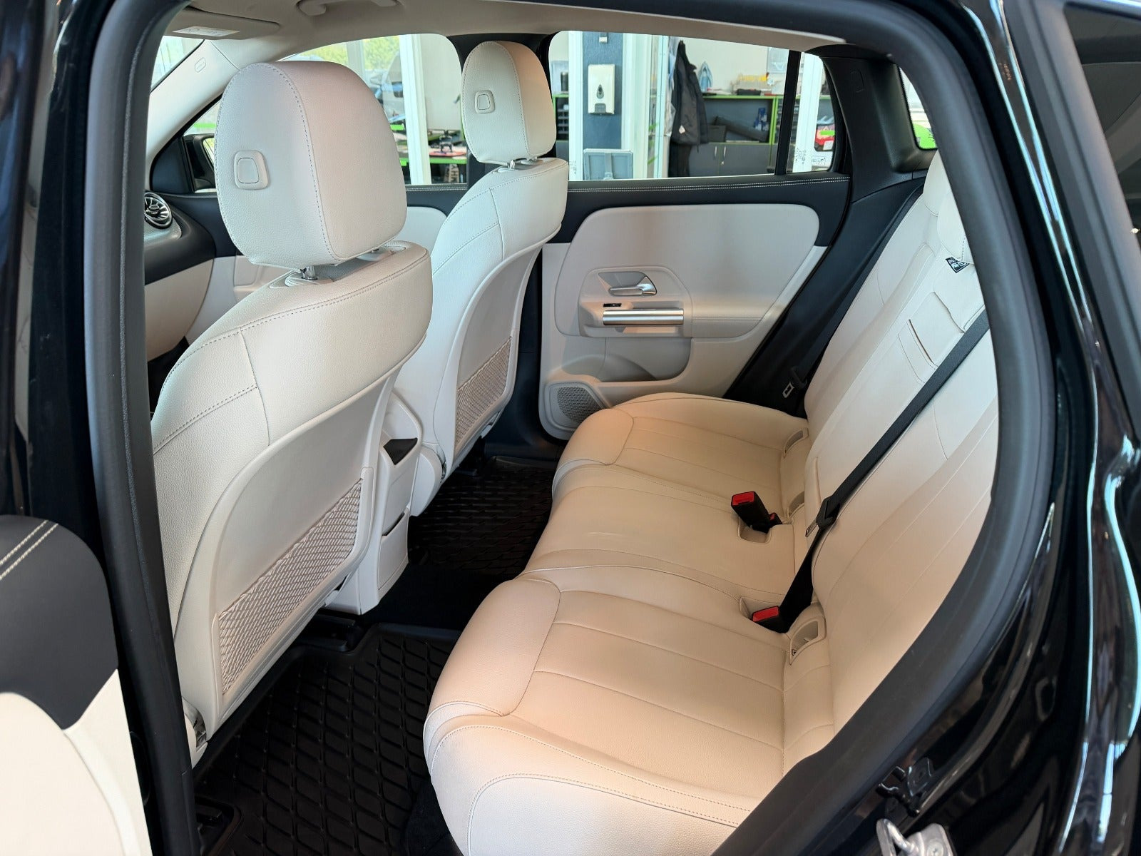 Sort Mercedes EQA250+ fra 2023