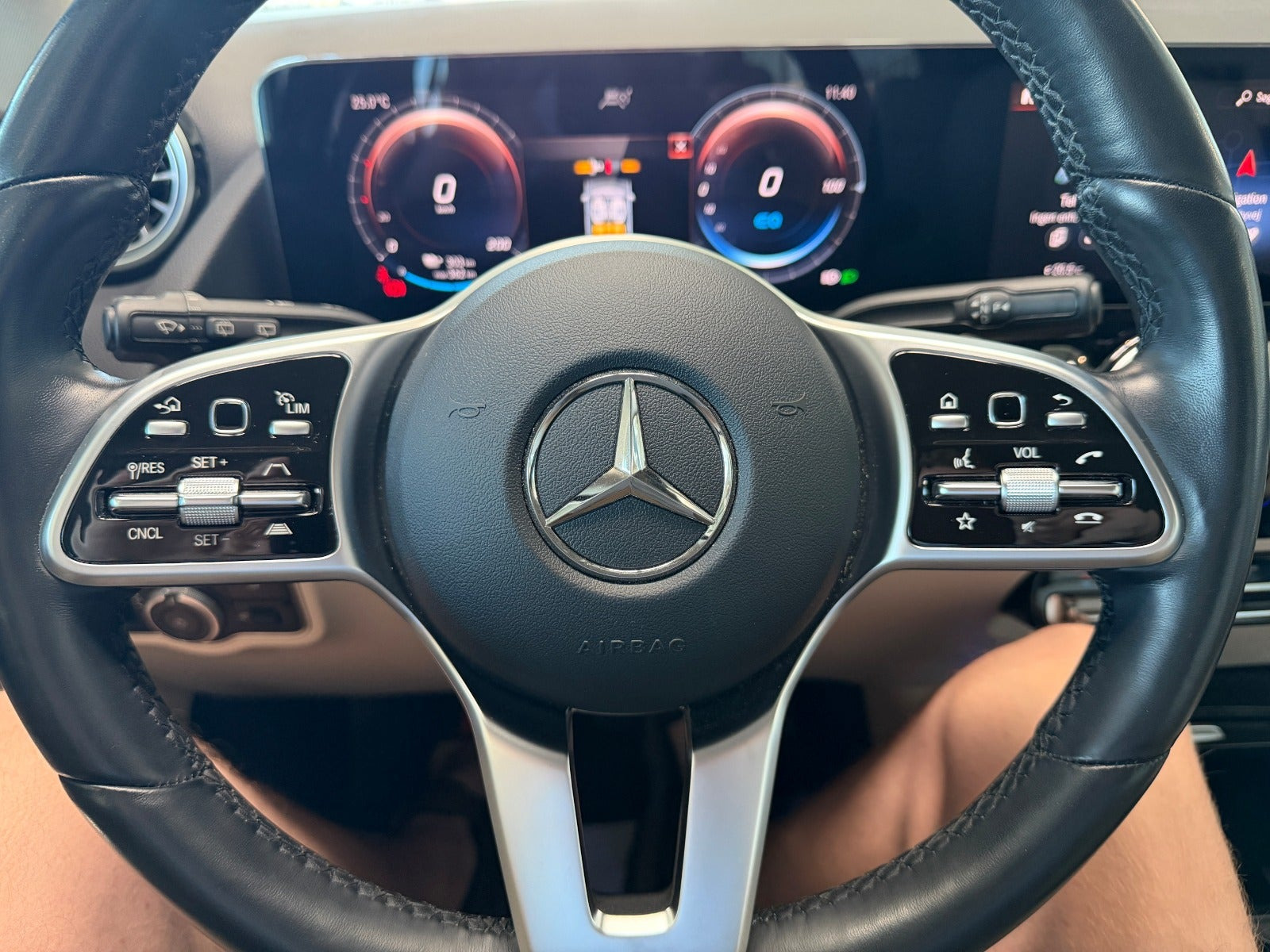 Sort Mercedes EQA250+ fra 2023