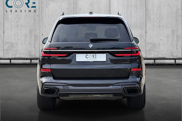 Sort BMW X7 fra 2023