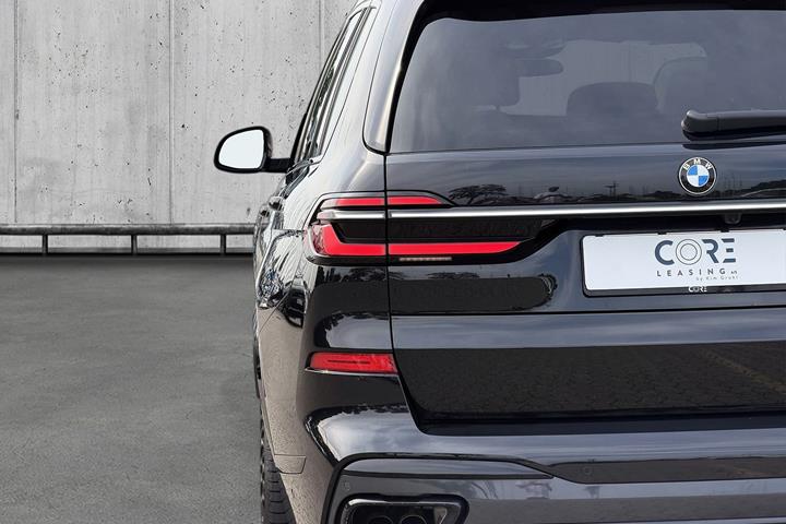 Sort BMW X7 fra 2023