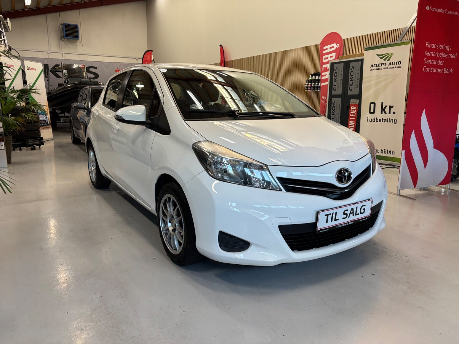 Hvid Toyota Yaris fra 2011