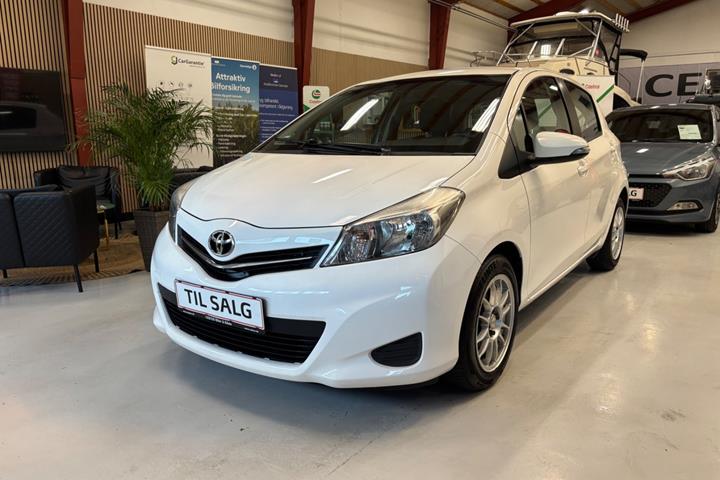 Hvid Toyota Yaris fra 2011