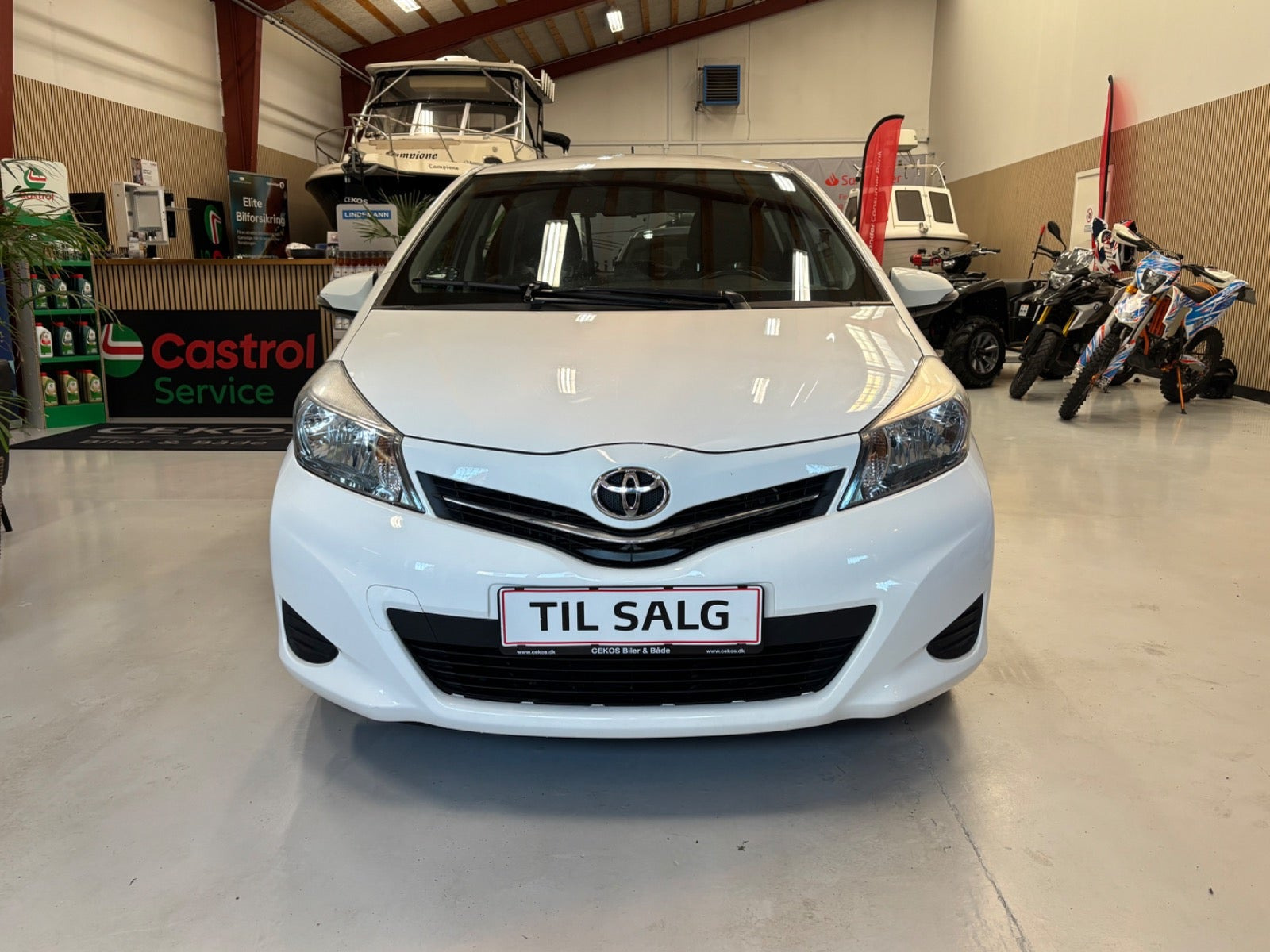 Hvid Toyota Yaris fra 2011