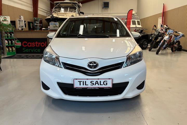 Hvid Toyota Yaris fra 2011