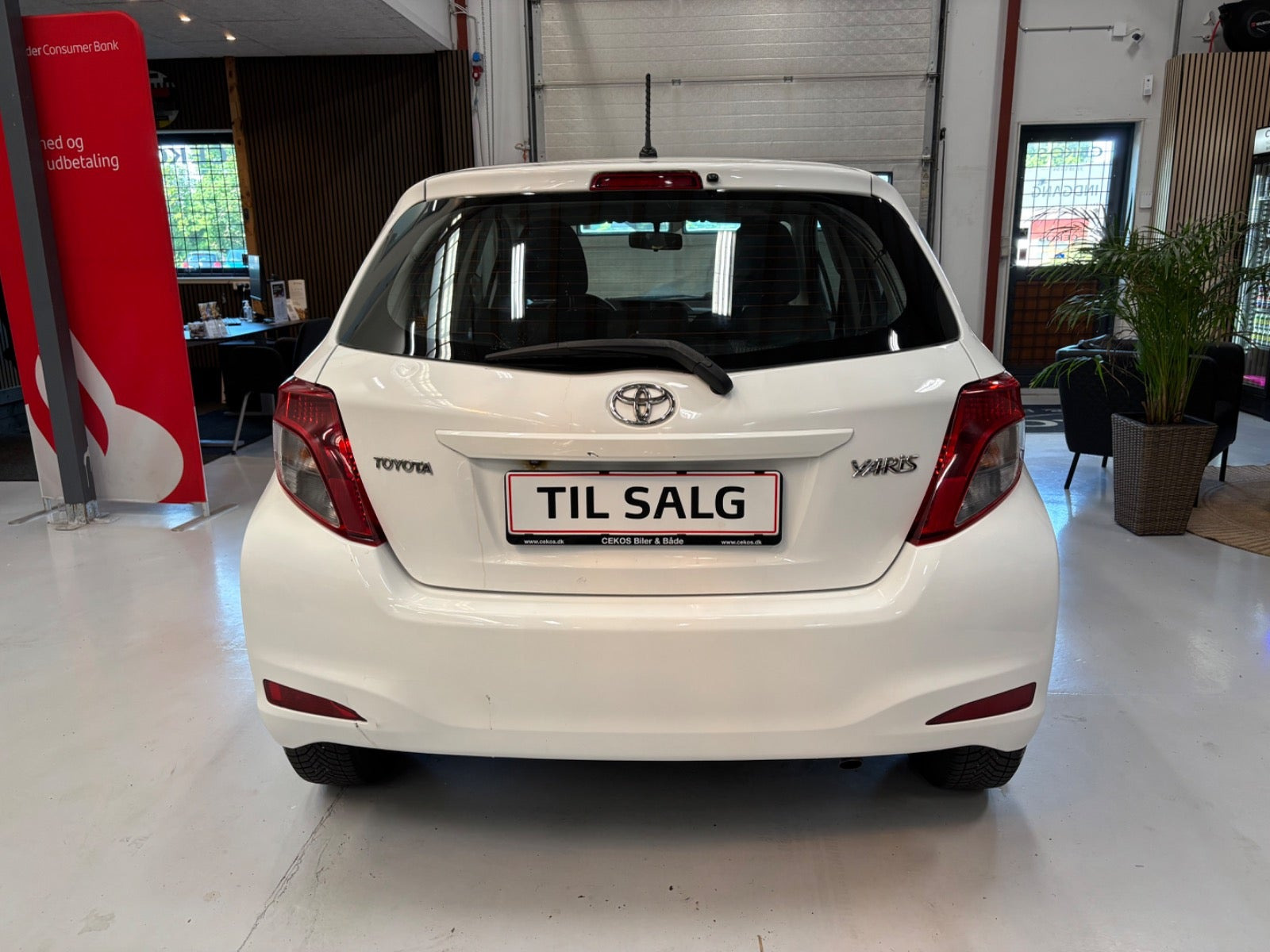 Hvid Toyota Yaris fra 2011