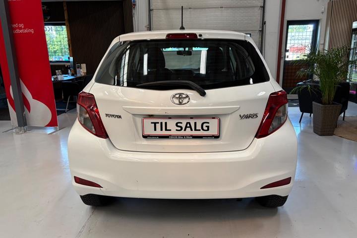 Hvid Toyota Yaris fra 2011