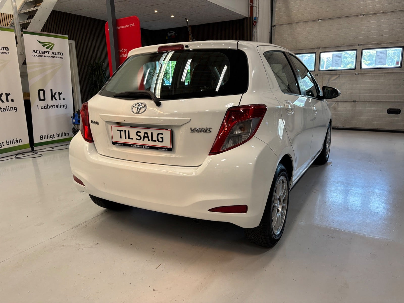 Hvid Toyota Yaris fra 2011