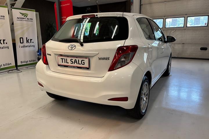 Hvid Toyota Yaris fra 2011