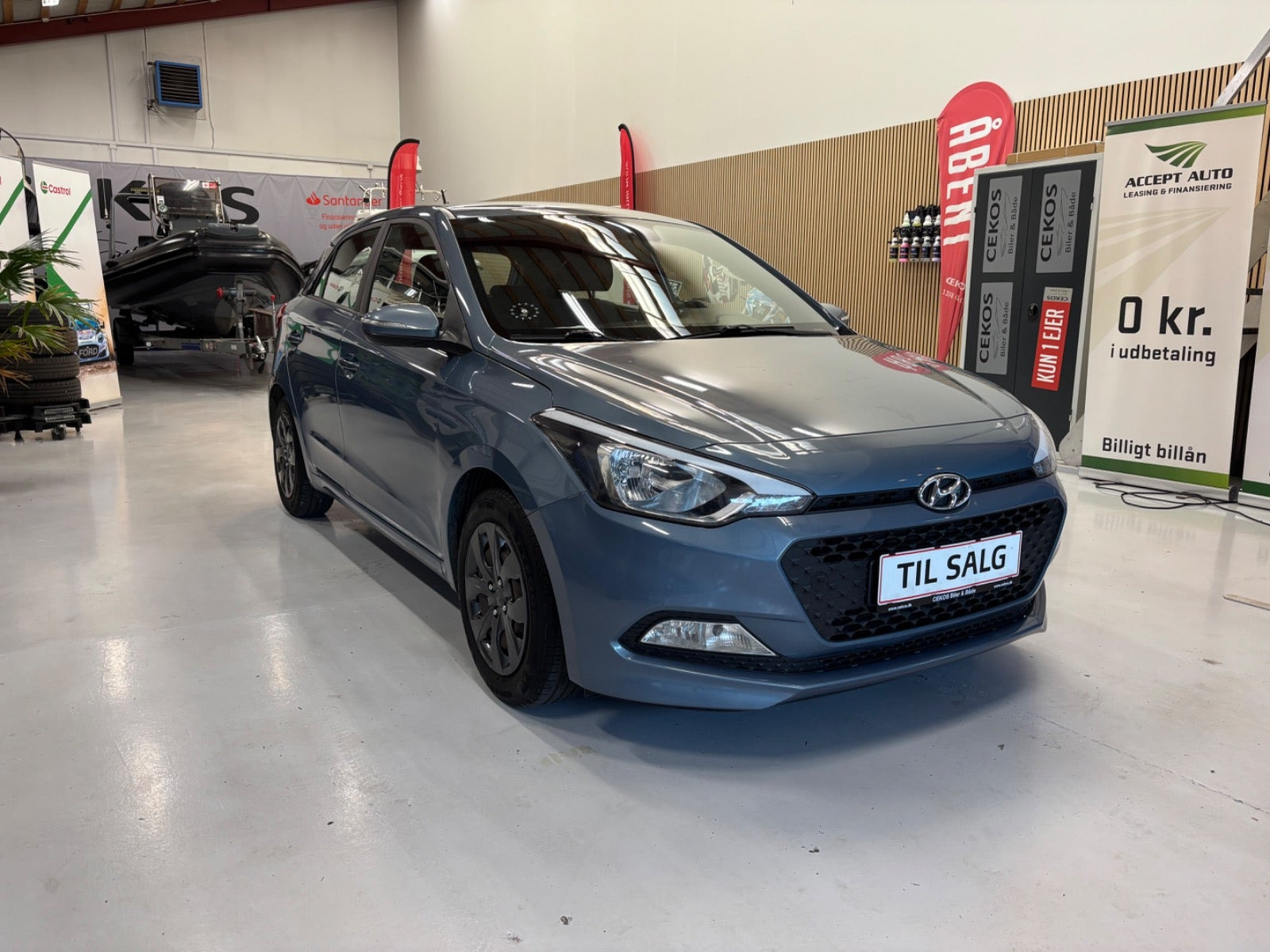 Blå Hyundai i20 fra 2017