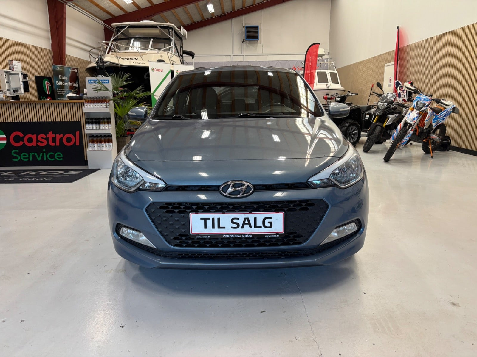 Blå Hyundai i20 fra 2017