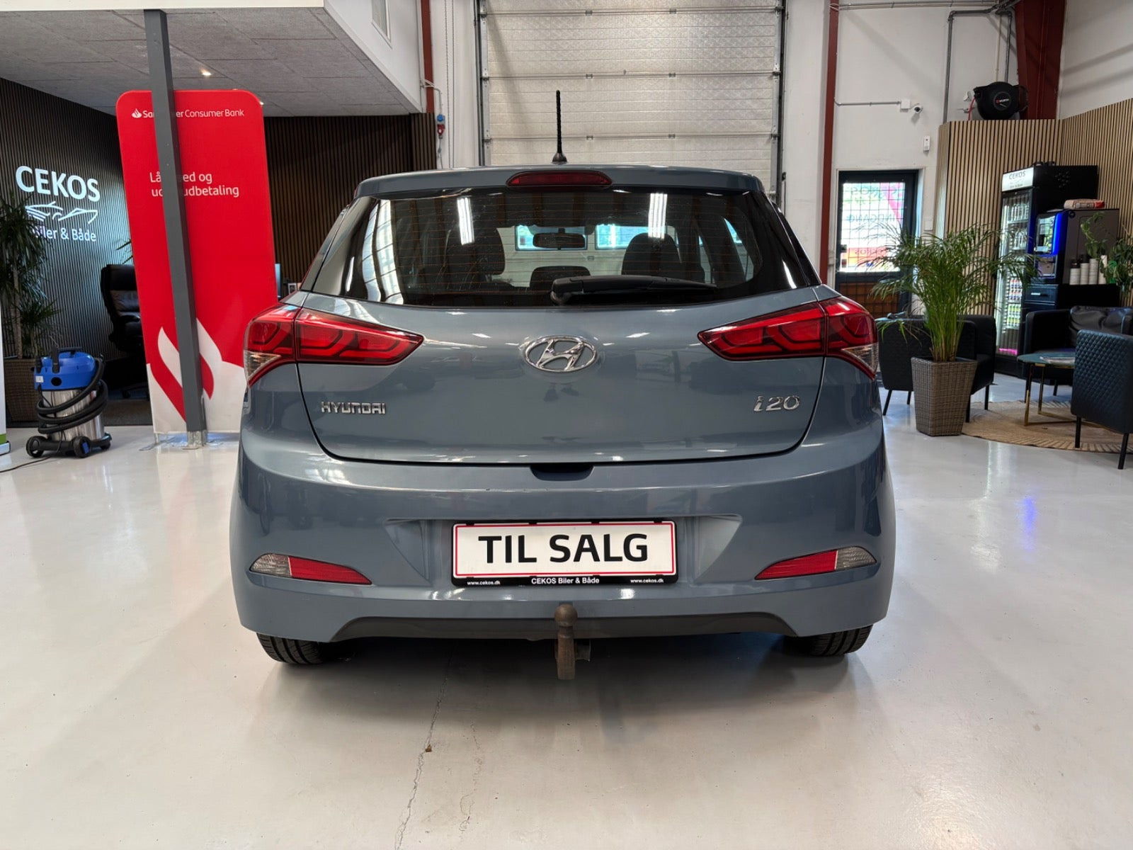 Blå Hyundai i20 fra 2017