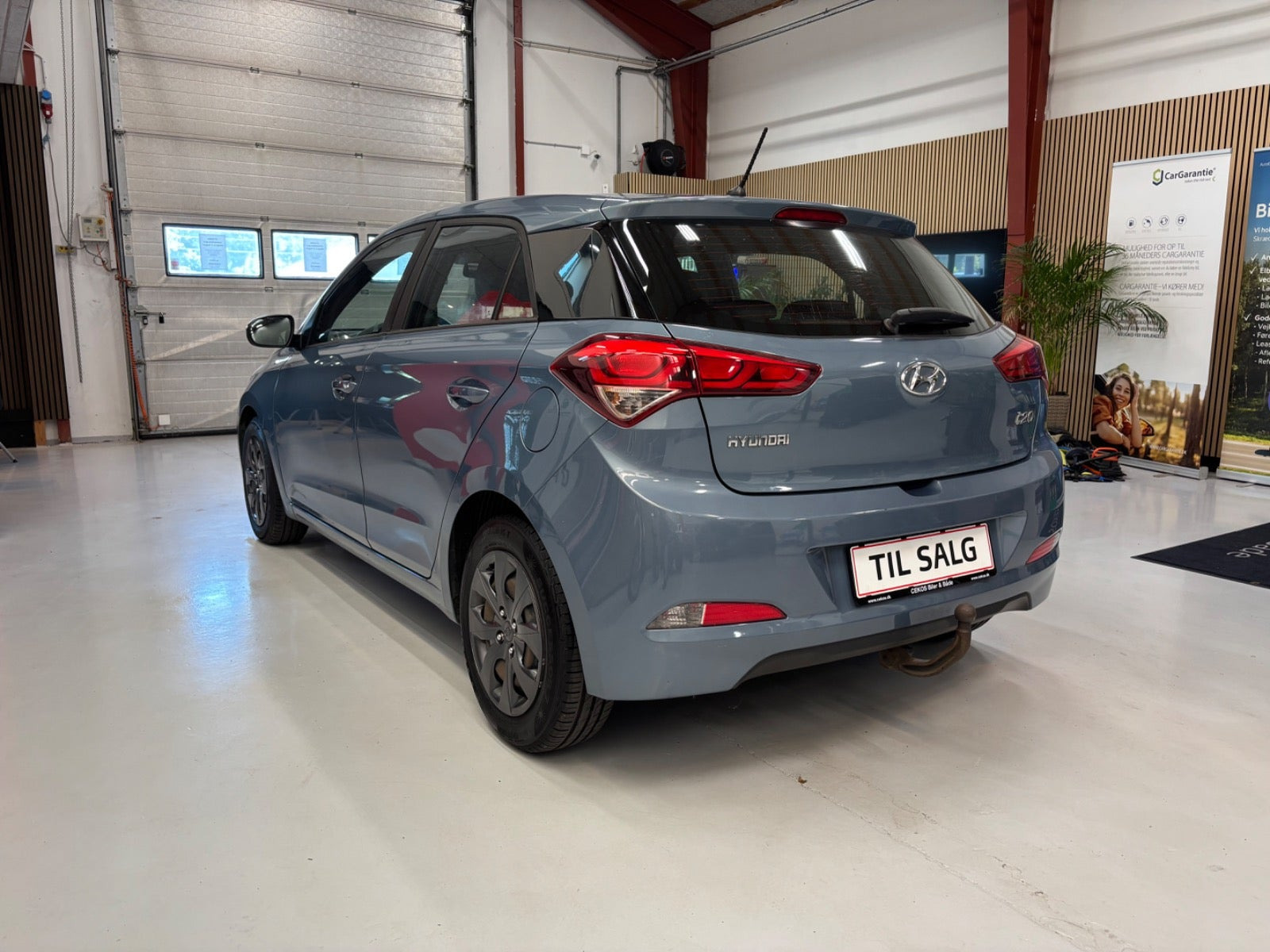 Blå Hyundai i20 fra 2017
