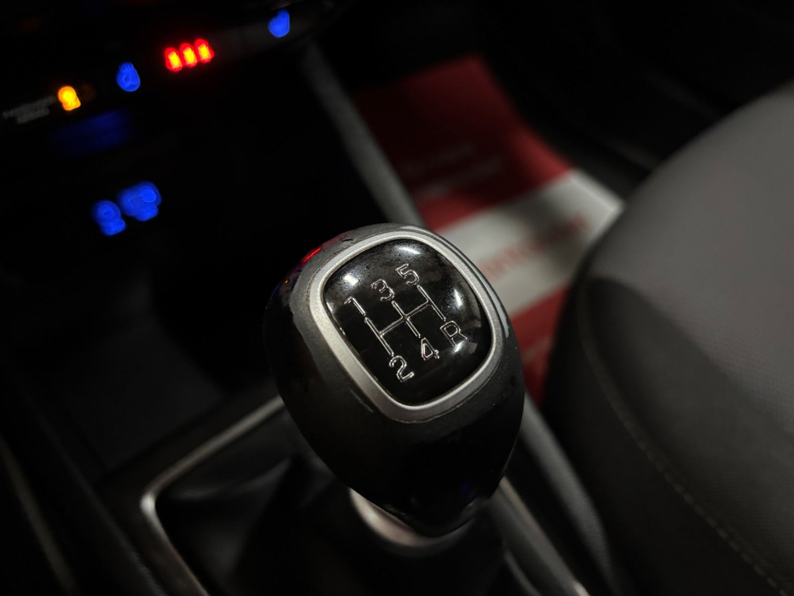 Blå Hyundai i20 fra 2017